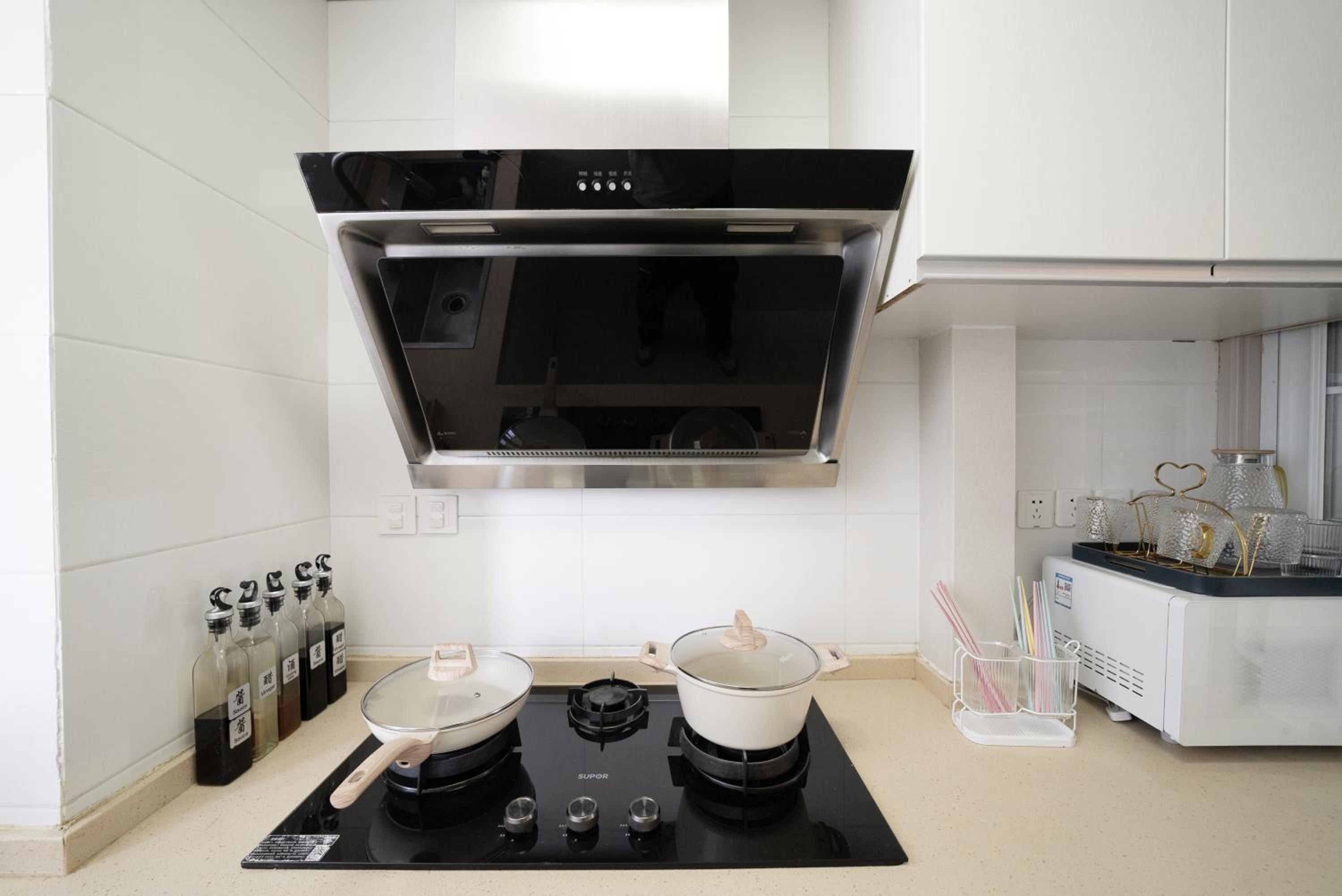 Molly House - The Bund Riverview, Near Nanjing East Road 3-Bedrooms with Elevator Apartment, Near the subway
