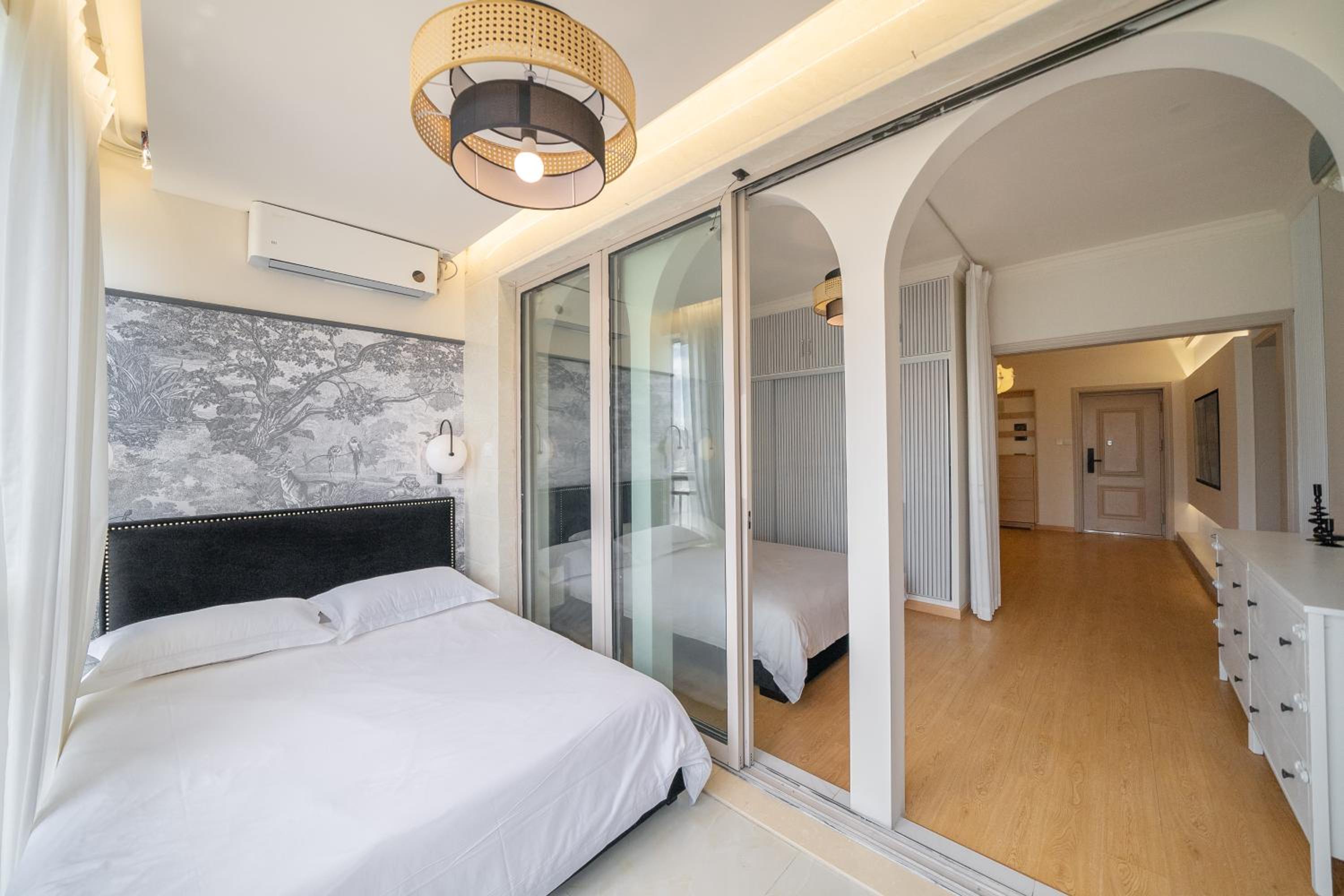Molly House - The Bund Riverview, Near Nanjing East Road 3-Bedrooms with Elevator Apartment, Near the subway