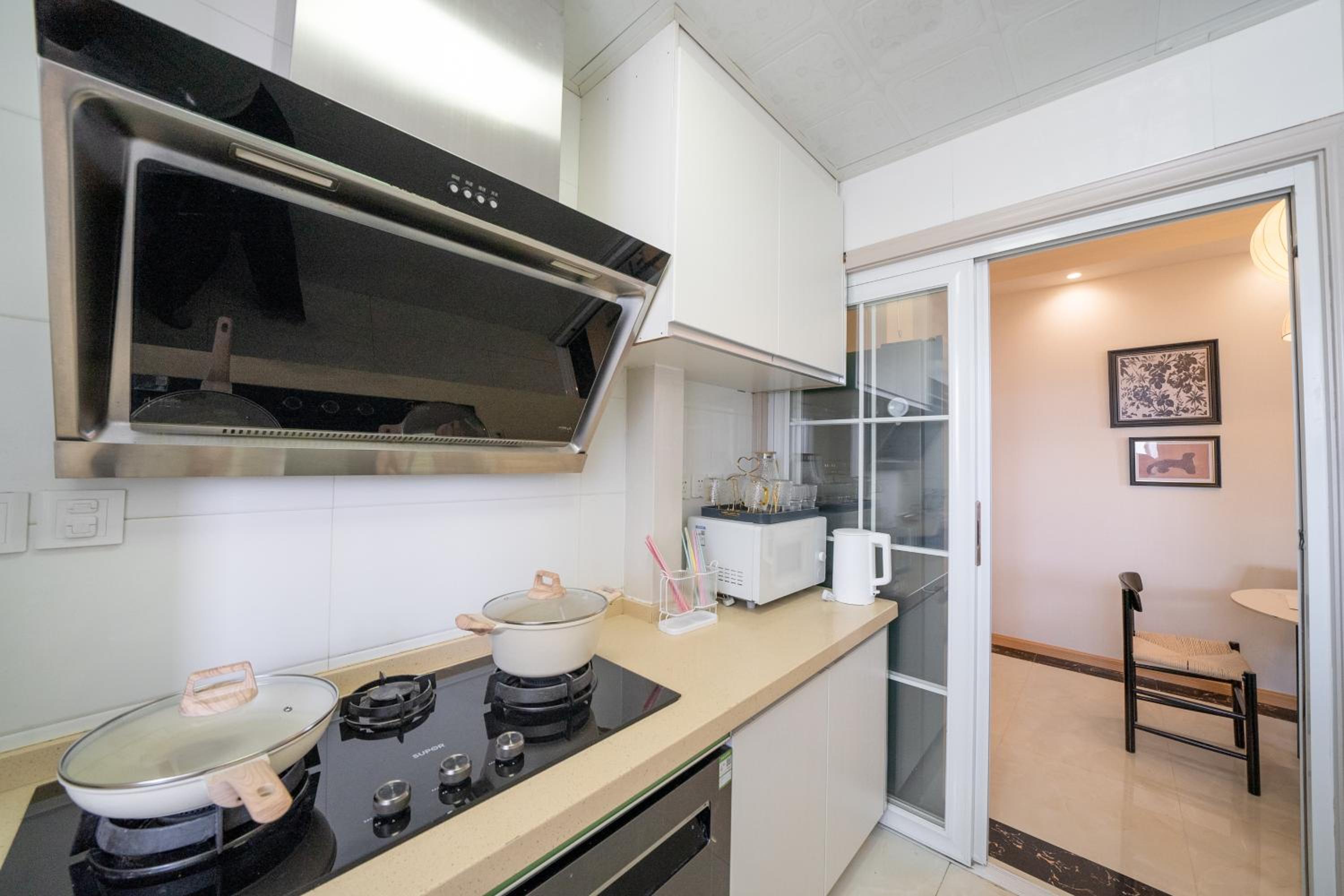 Molly House - The Bund Riverview, Near Nanjing East Road 3-Bedrooms with Elevator Apartment, Near the subway