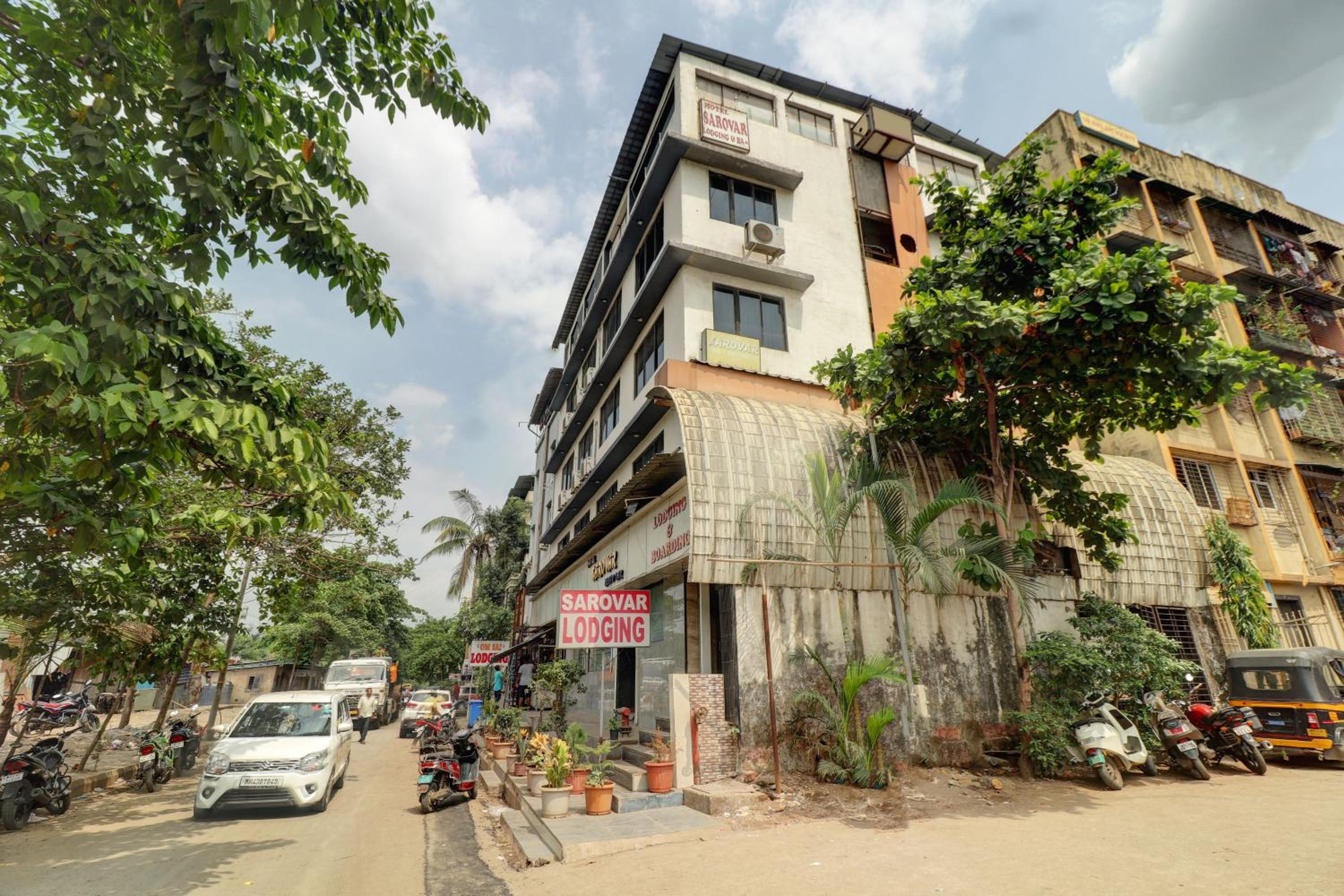 Hotel New Sarovar Grand view 3