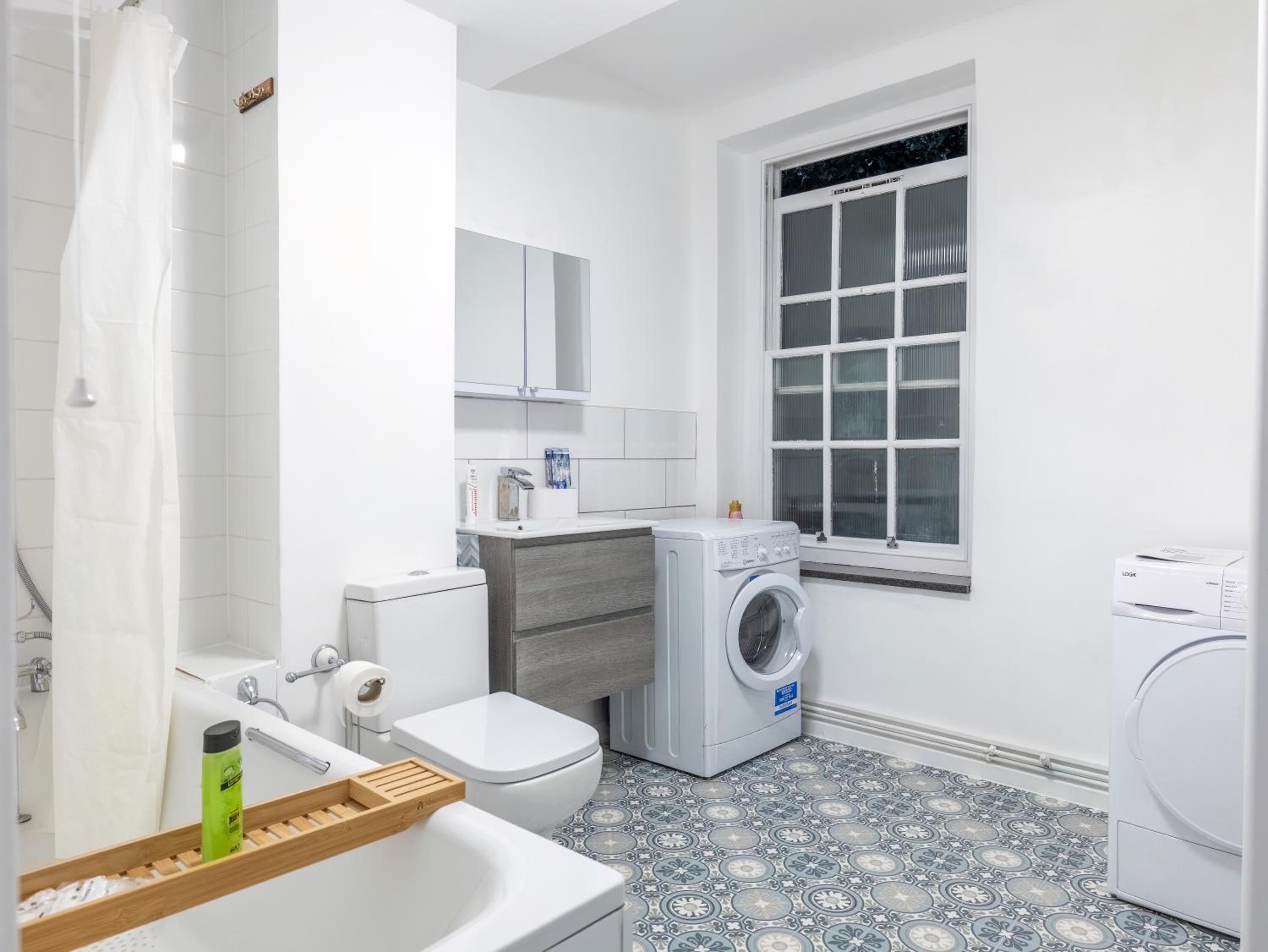 Quiet location in central London, close to Paddington, Regent Park, Lord's Cricket, late check-in