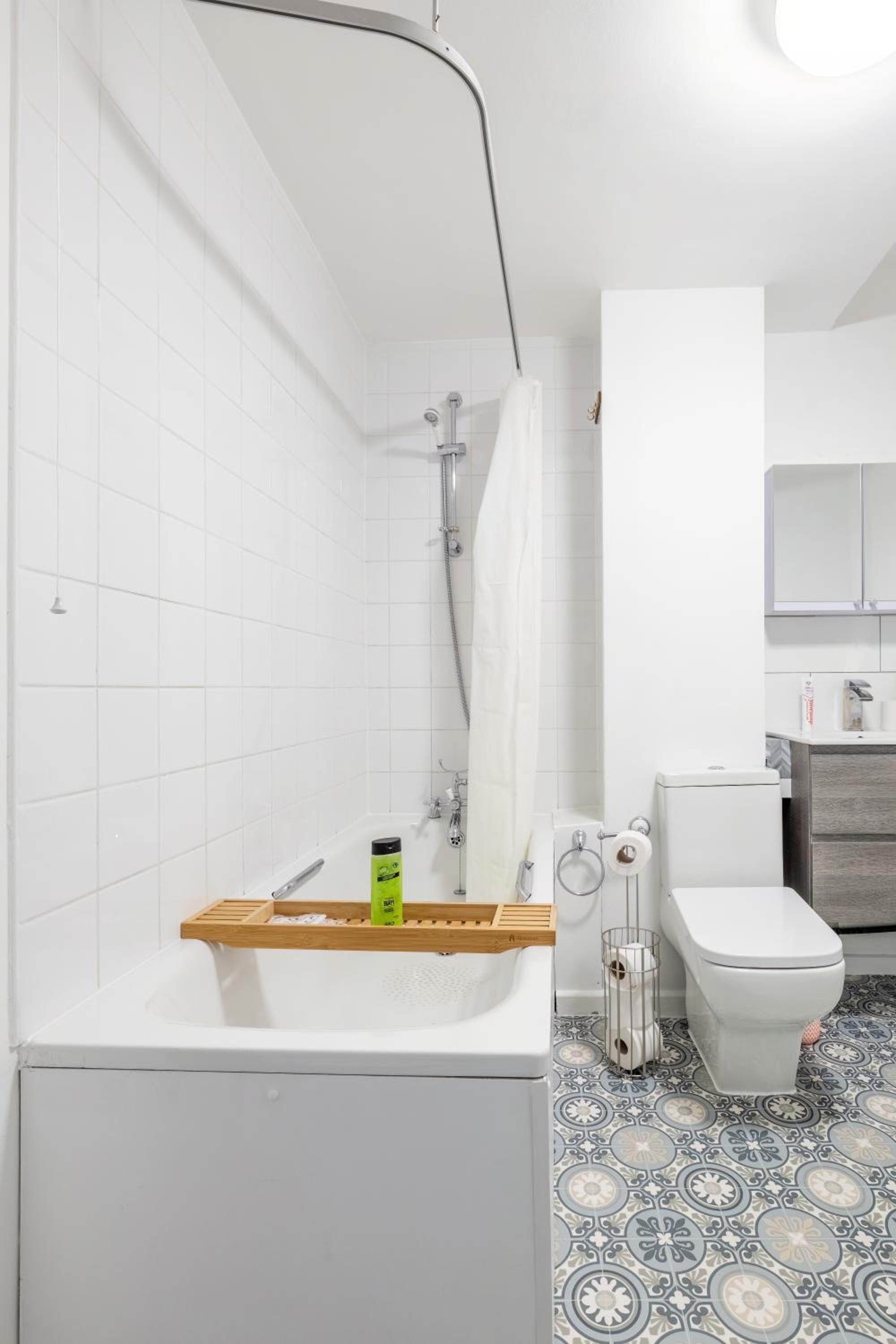 Quiet location in central London, close to Paddington, Regent Park, Lord's Cricket, late check-in