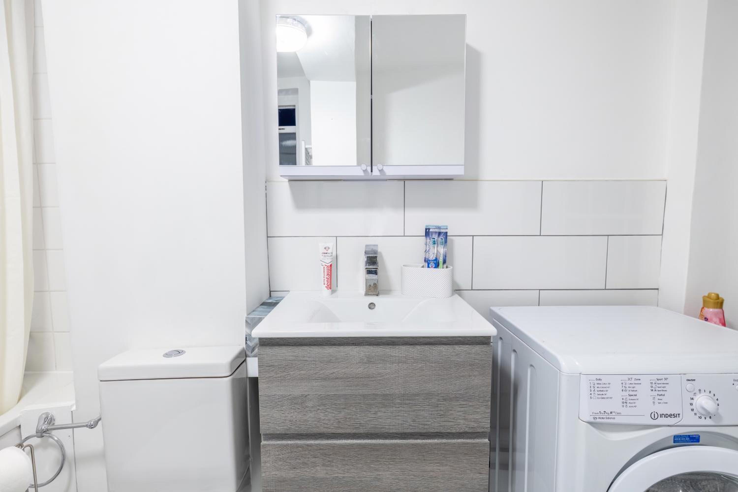 Quiet location in central London, close to Paddington, Regent Park, Lord's Cricket, late check-in