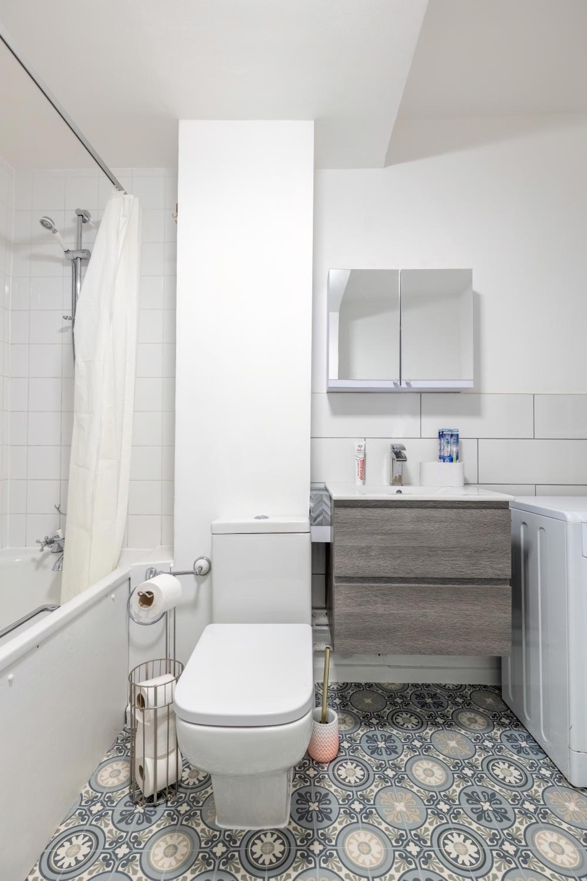 Quiet location in central London, close to Paddington, Regent Park, Lord's Cricket, late check-in
