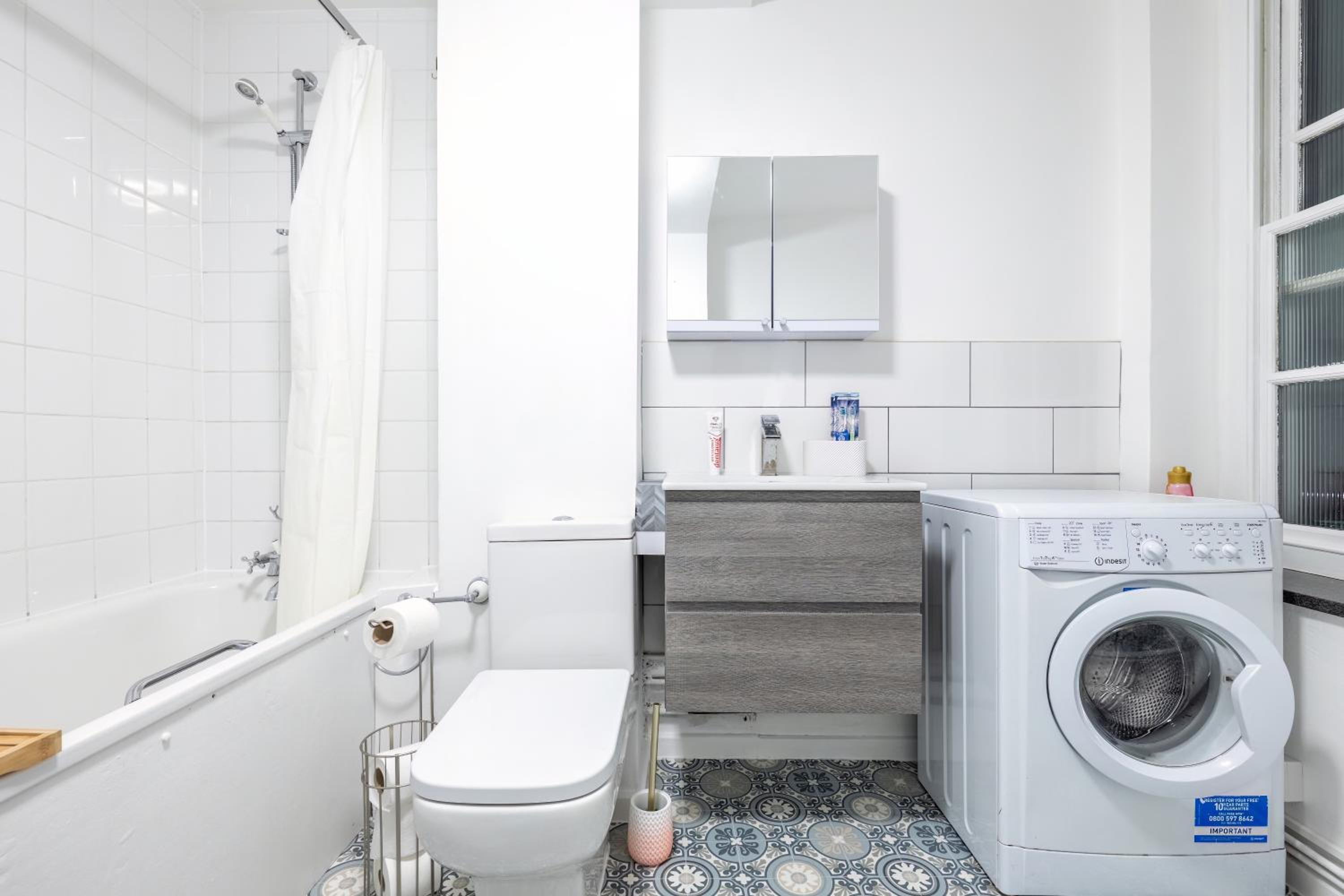 Quiet location in central London, close to Paddington, Regent Park, Lord's Cricket, late check-in