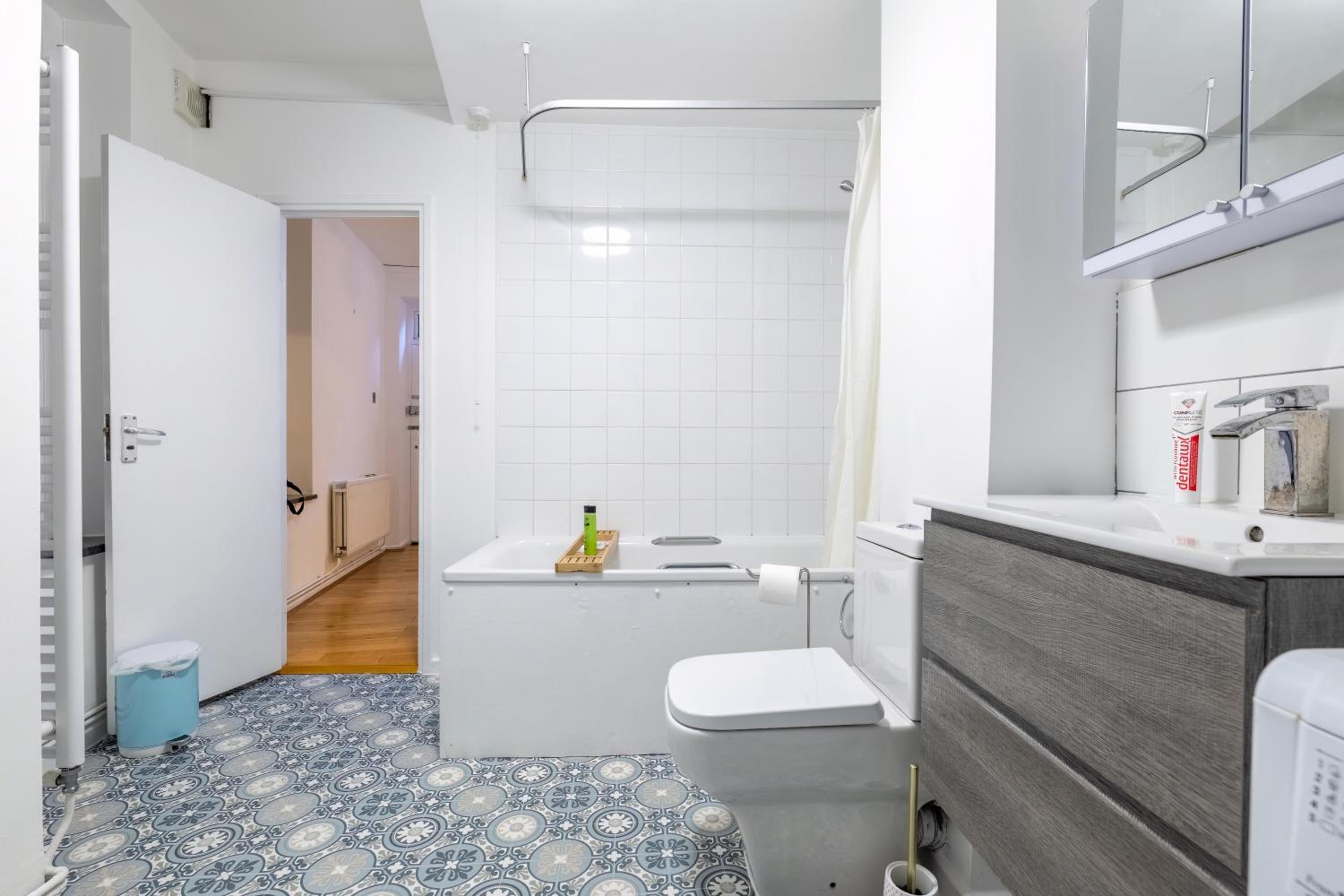 Quiet location in central London, close to Paddington, Regent Park, Lord's Cricket, late check-in
