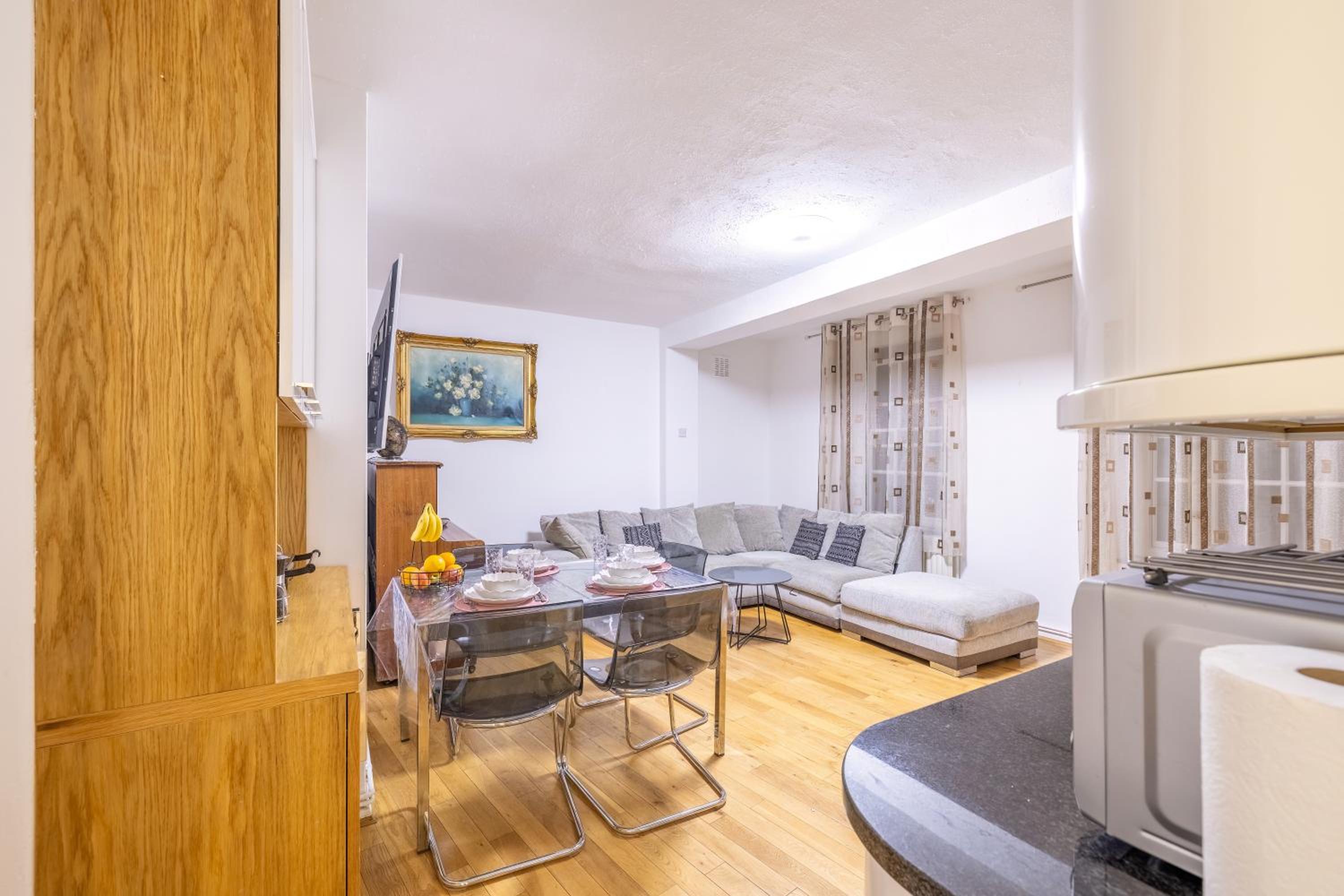 Quiet location in central London, close to Paddington, Regent Park, Lord's Cricket, late check-in