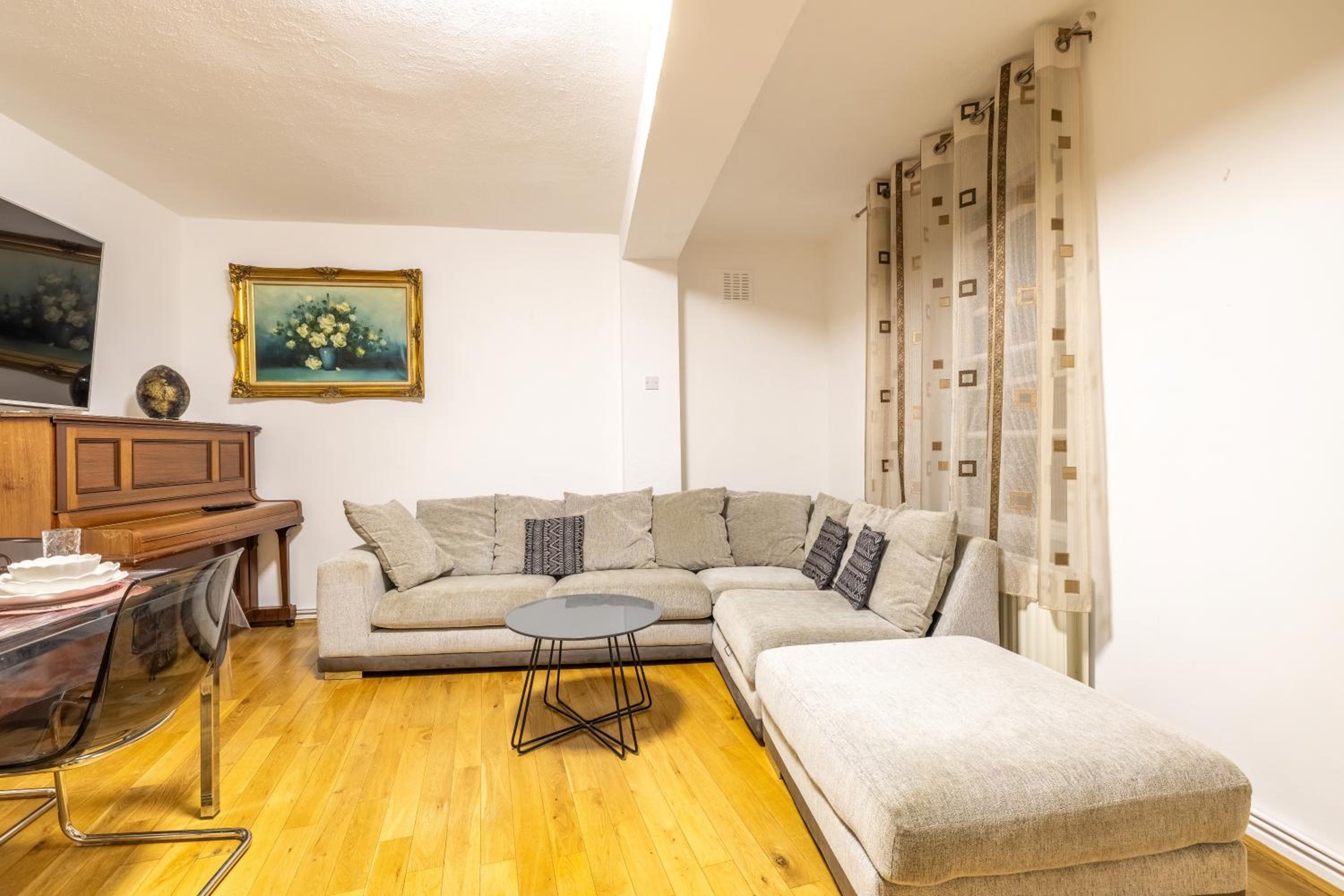 Quiet location in central London, close to Paddington, Regent Park, Lord's Cricket, late check-in