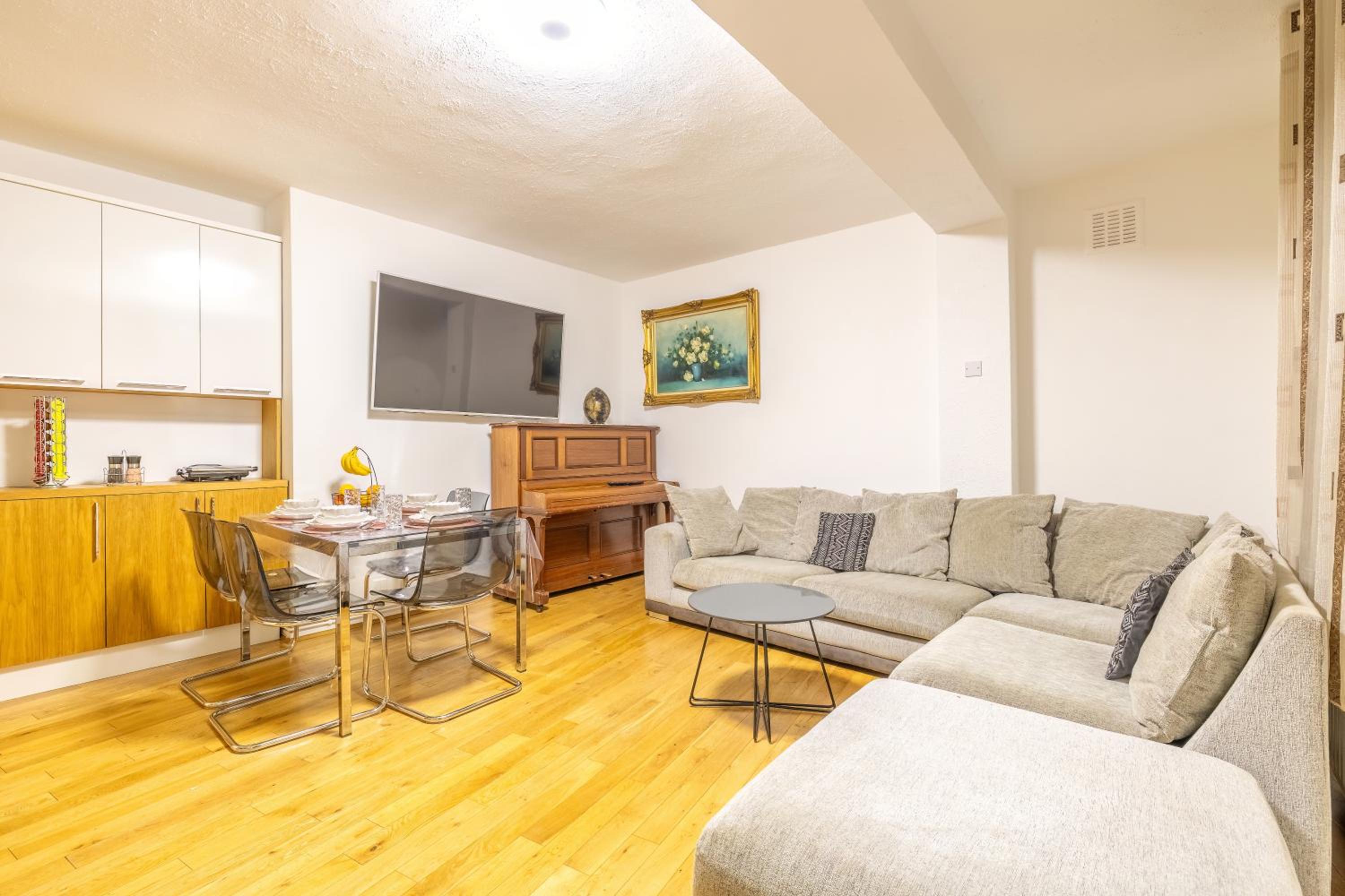 Quiet location in central London, close to Paddington, Regent Park, Lord's Cricket, late check-in