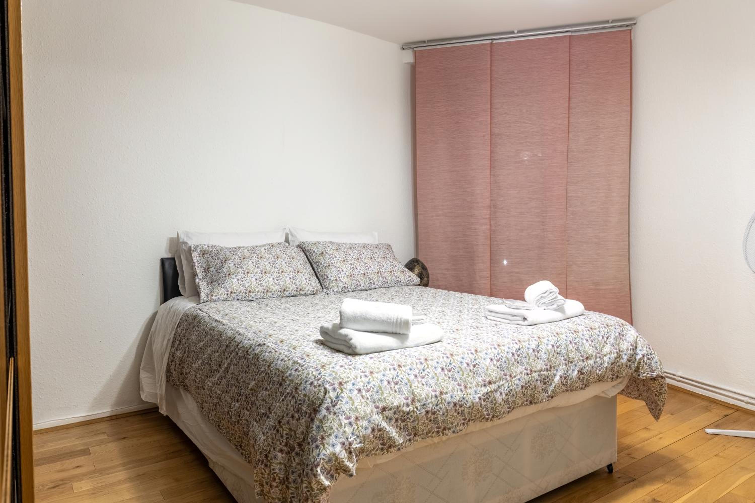 Quiet location in central London, close to Paddington, Regent Park, Lord's Cricket, late check-in