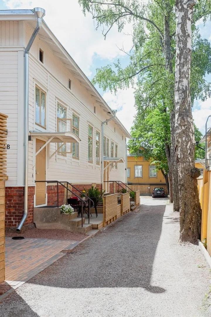 Hotel Upea puutalohuoneisto, omalla parkkipaikalla - Image 1