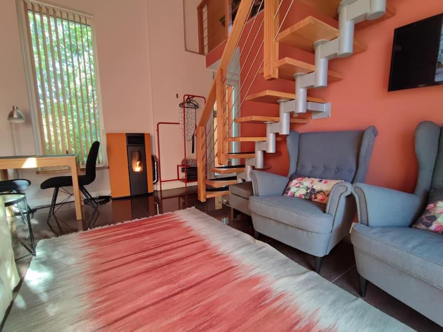 Bright cosy house with parking