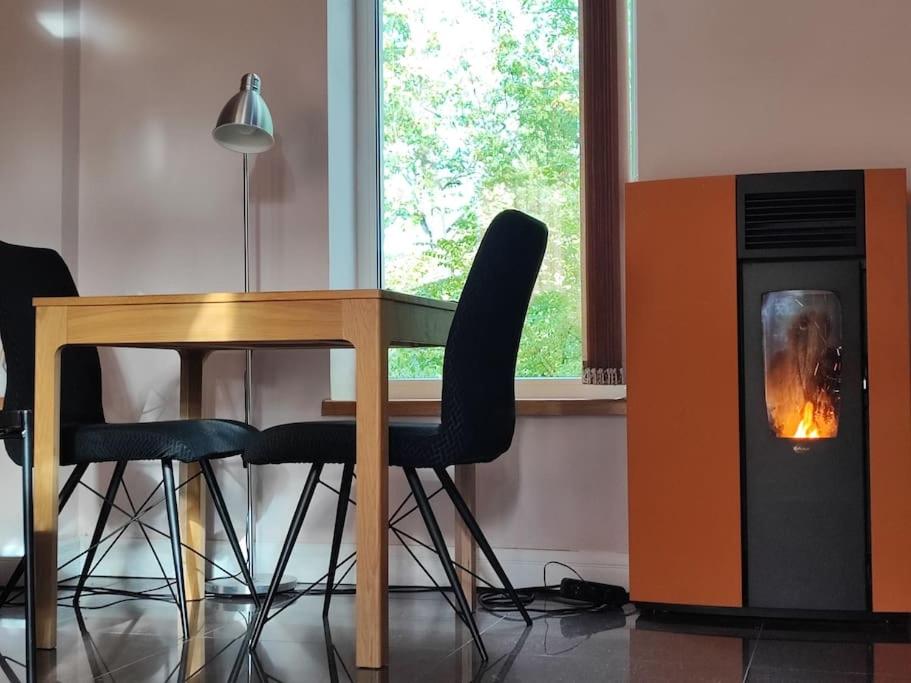 Bright cosy house with parking