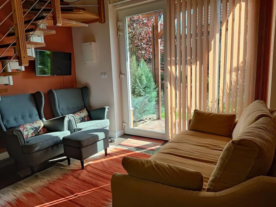 Bright cosy house with parking