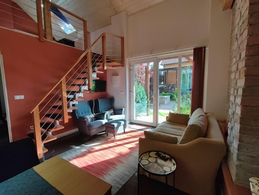 Bright cosy house with parking