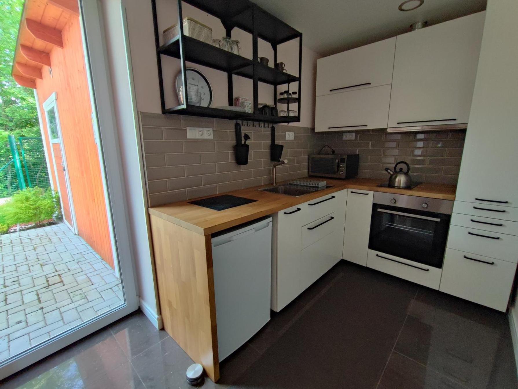 Bright cosy house with parking