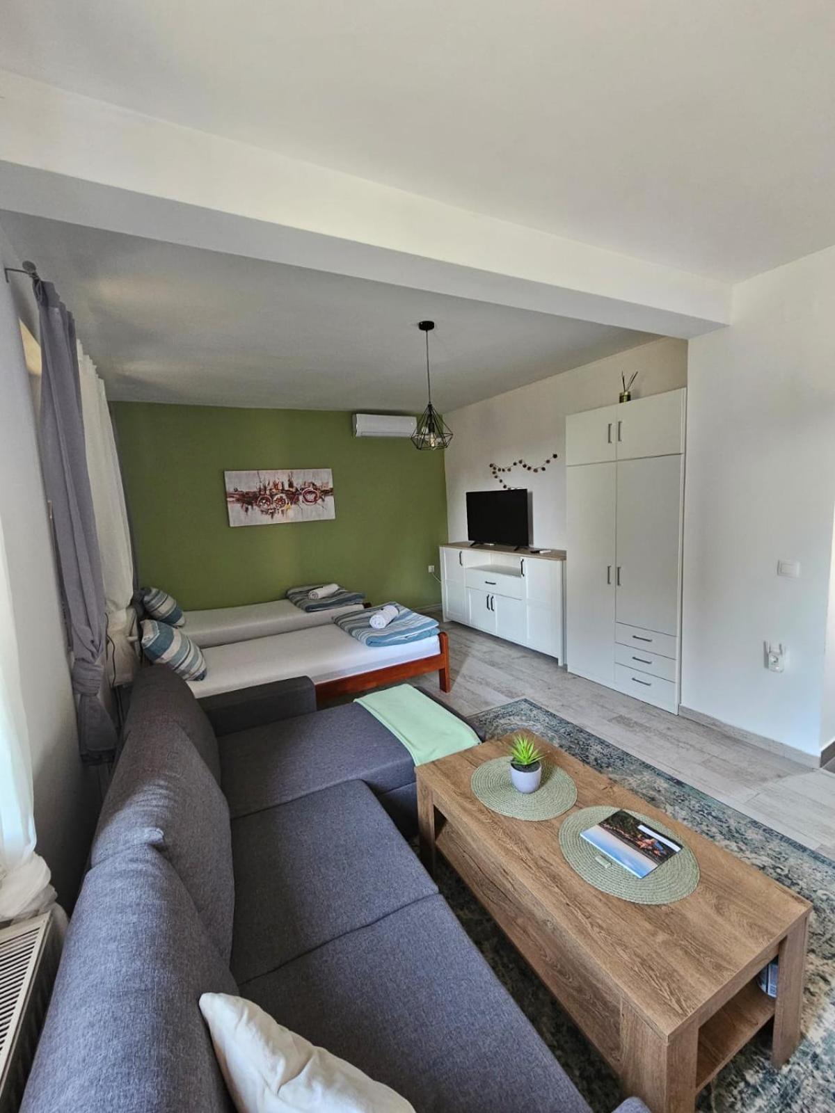 Studio apartman Dora