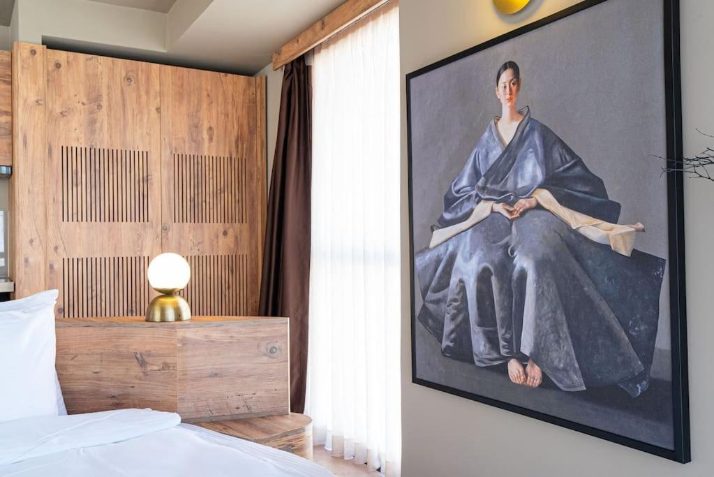 Modern & Authentic Houses - King Bed - Center