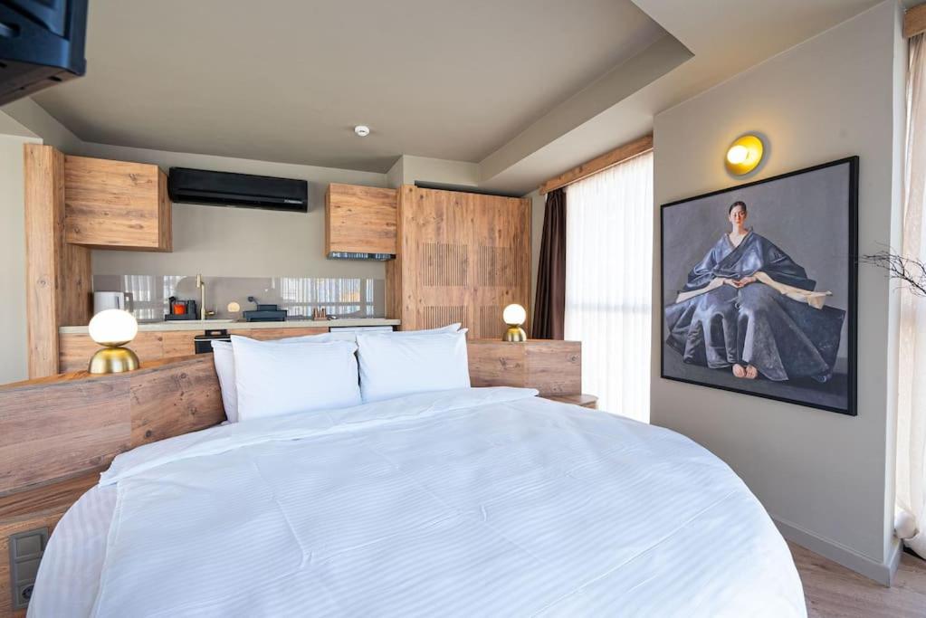 Modern & Authentic Houses - King Bed - Center