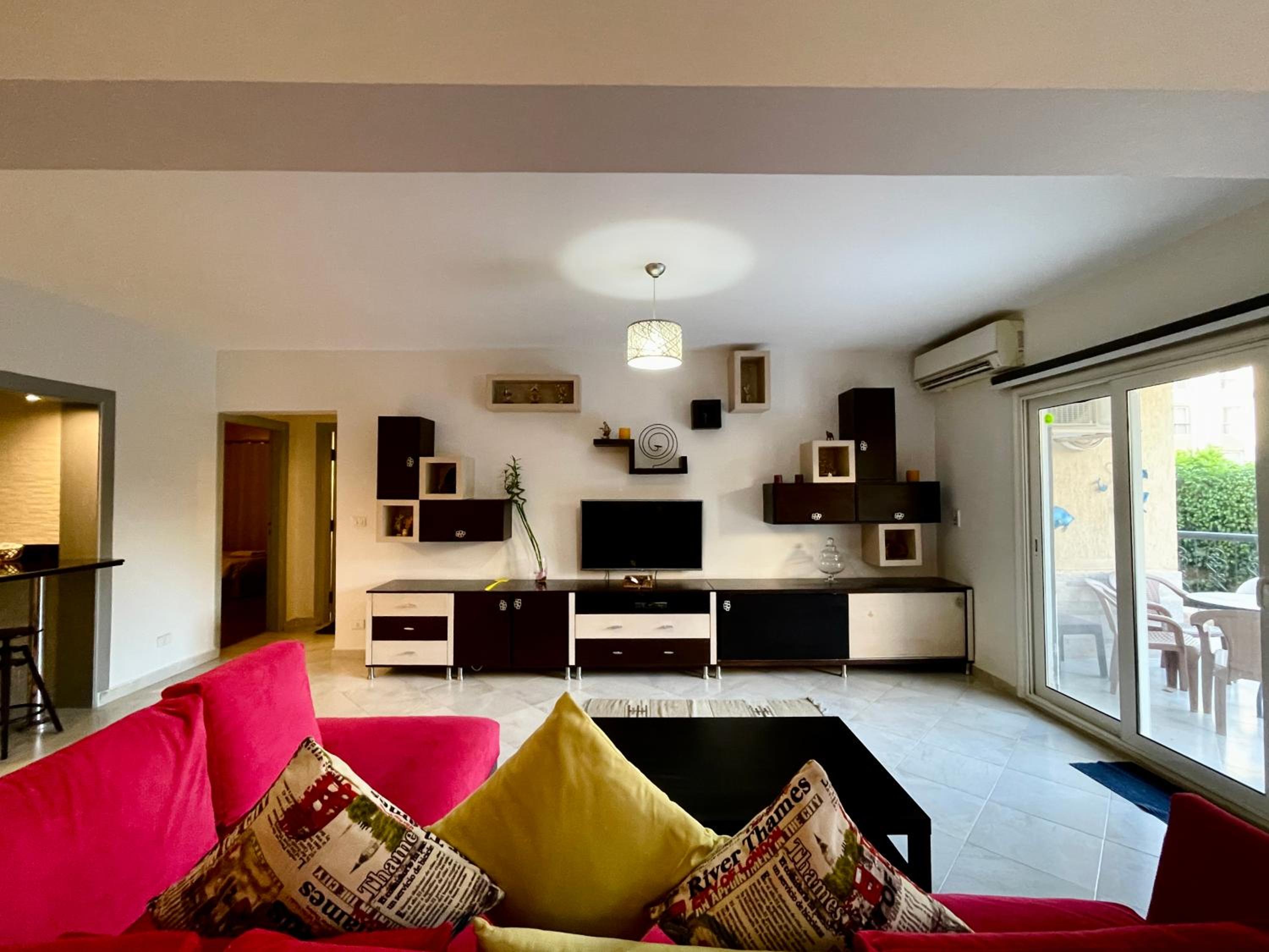 2BR Apartment with Private Garden in Downtown Rehab Near Malls