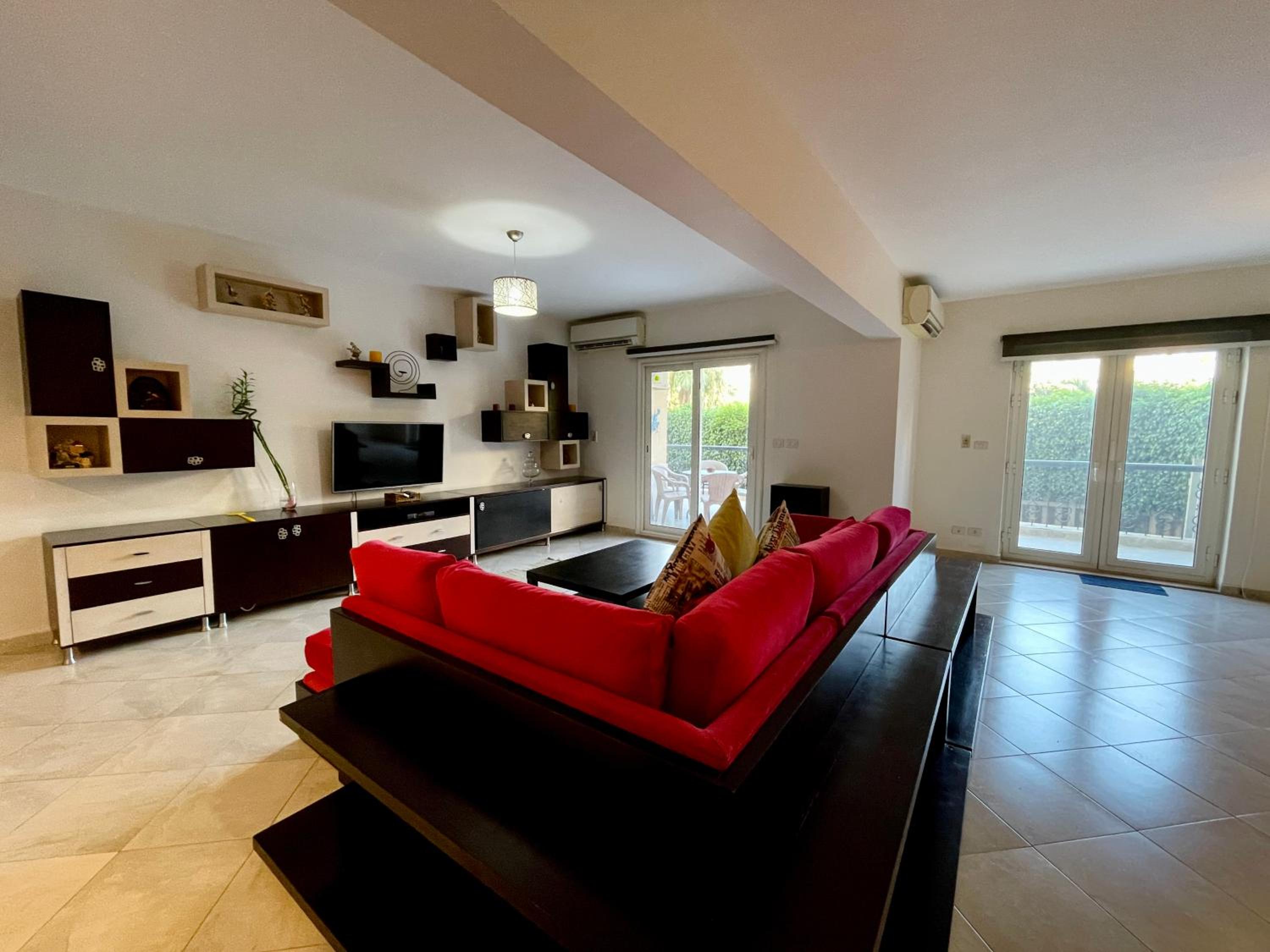 2BR Apartment with Private Garden in Downtown Rehab Near Malls