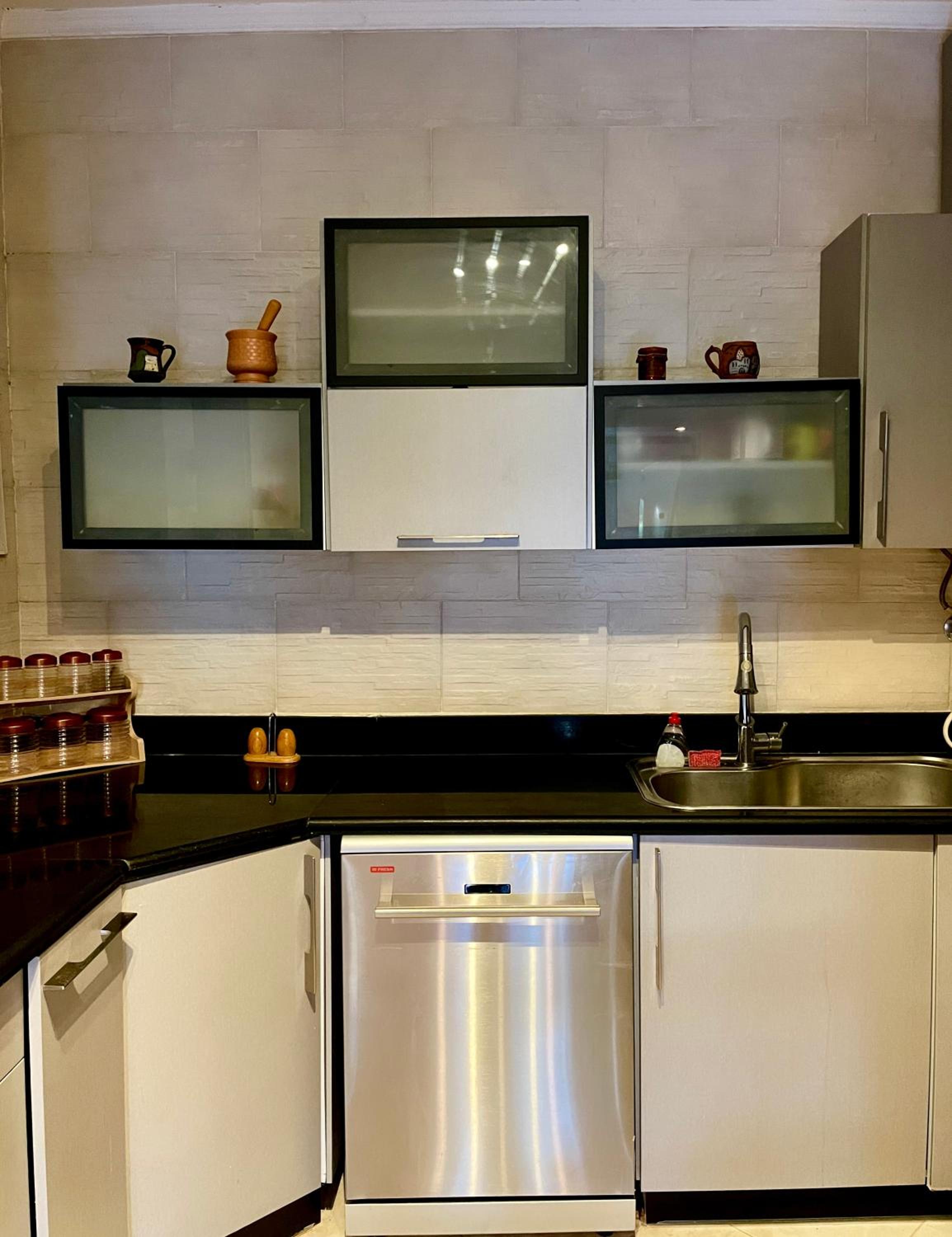2BR Apartment with Private Garden in Downtown Rehab Near Malls