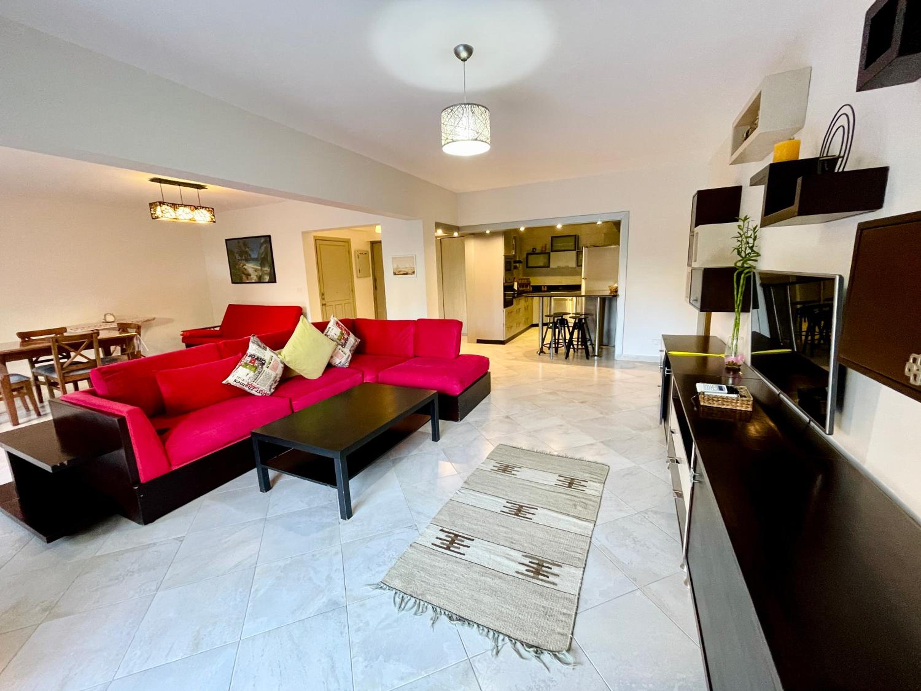 2BR Apartment with Private Garden in Downtown Rehab Near Malls