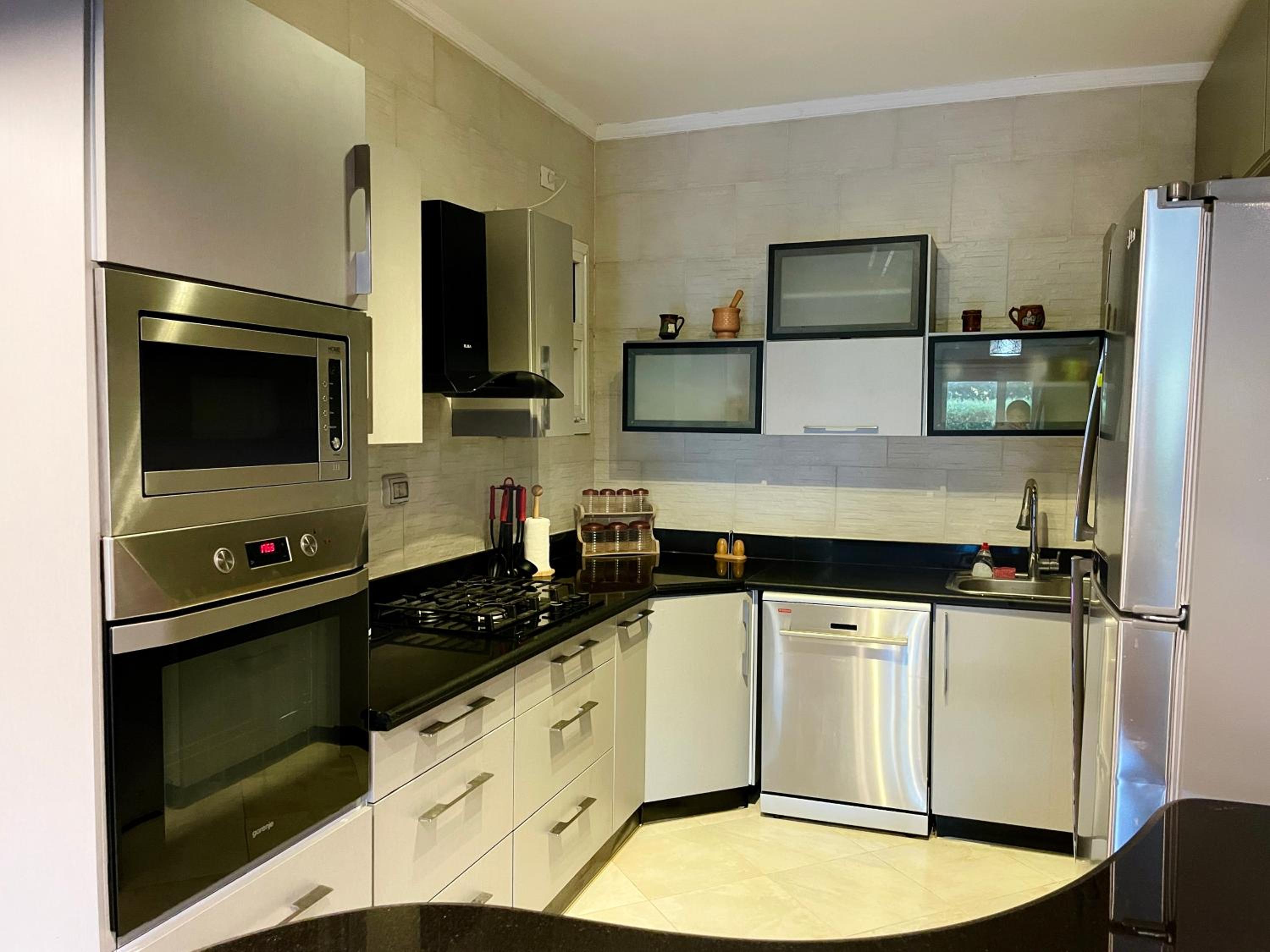 2BR Apartment with Private Garden in Downtown Rehab Near Malls
