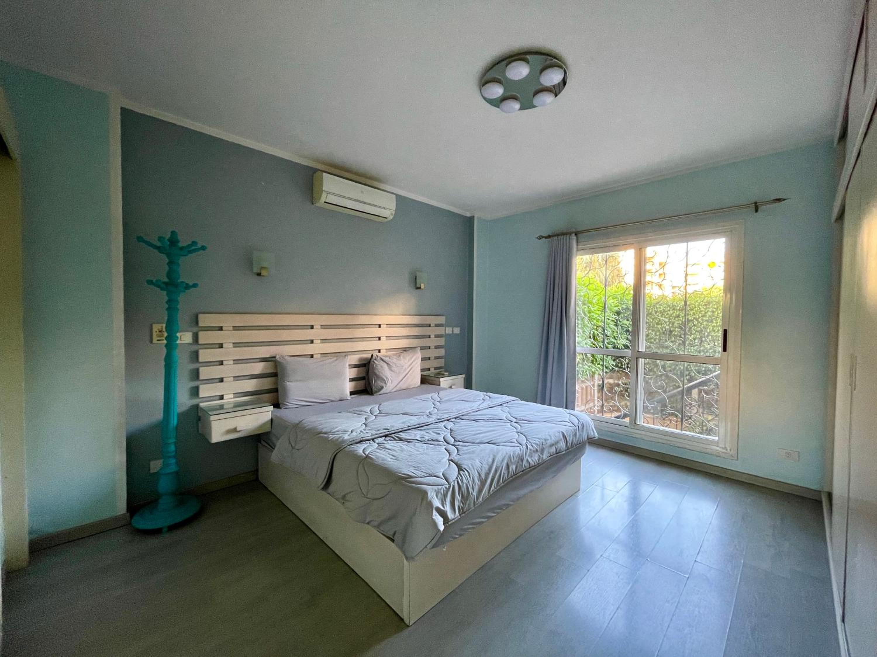 2BR Apartment with Private Garden in Downtown Rehab Near Malls