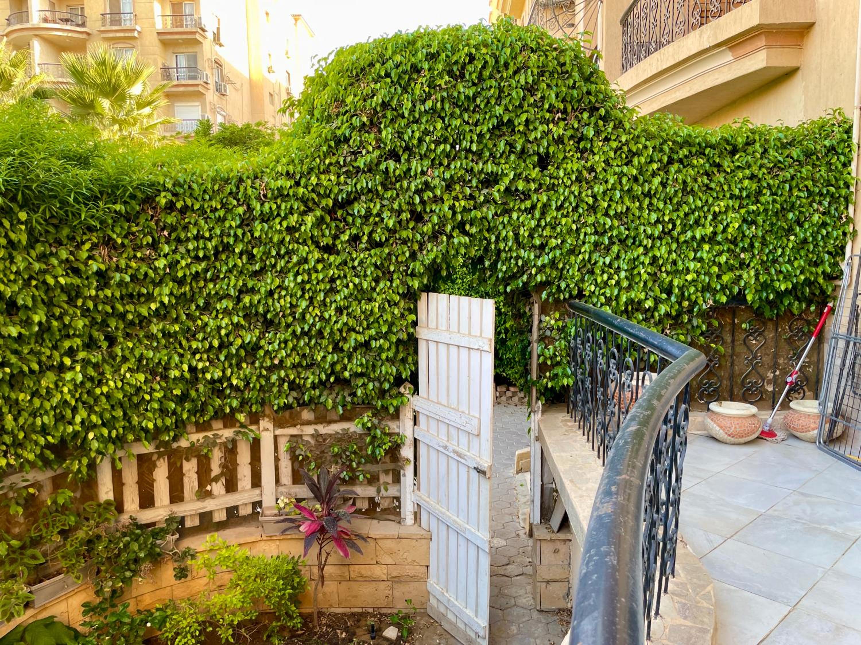 2BR Apartment with Private Garden in Downtown Rehab Near Malls