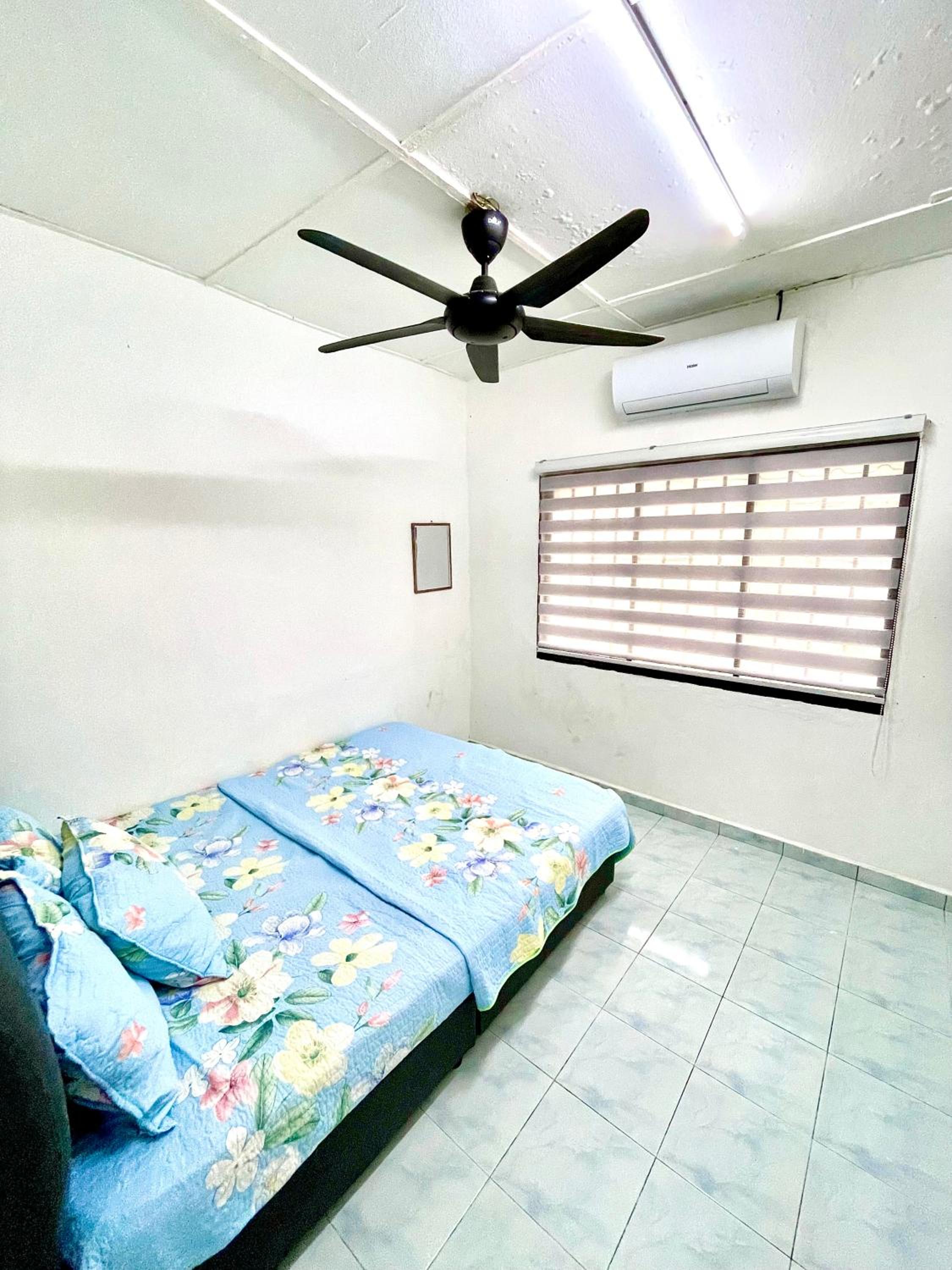 Home in Sepang, Homestay Mokhzan