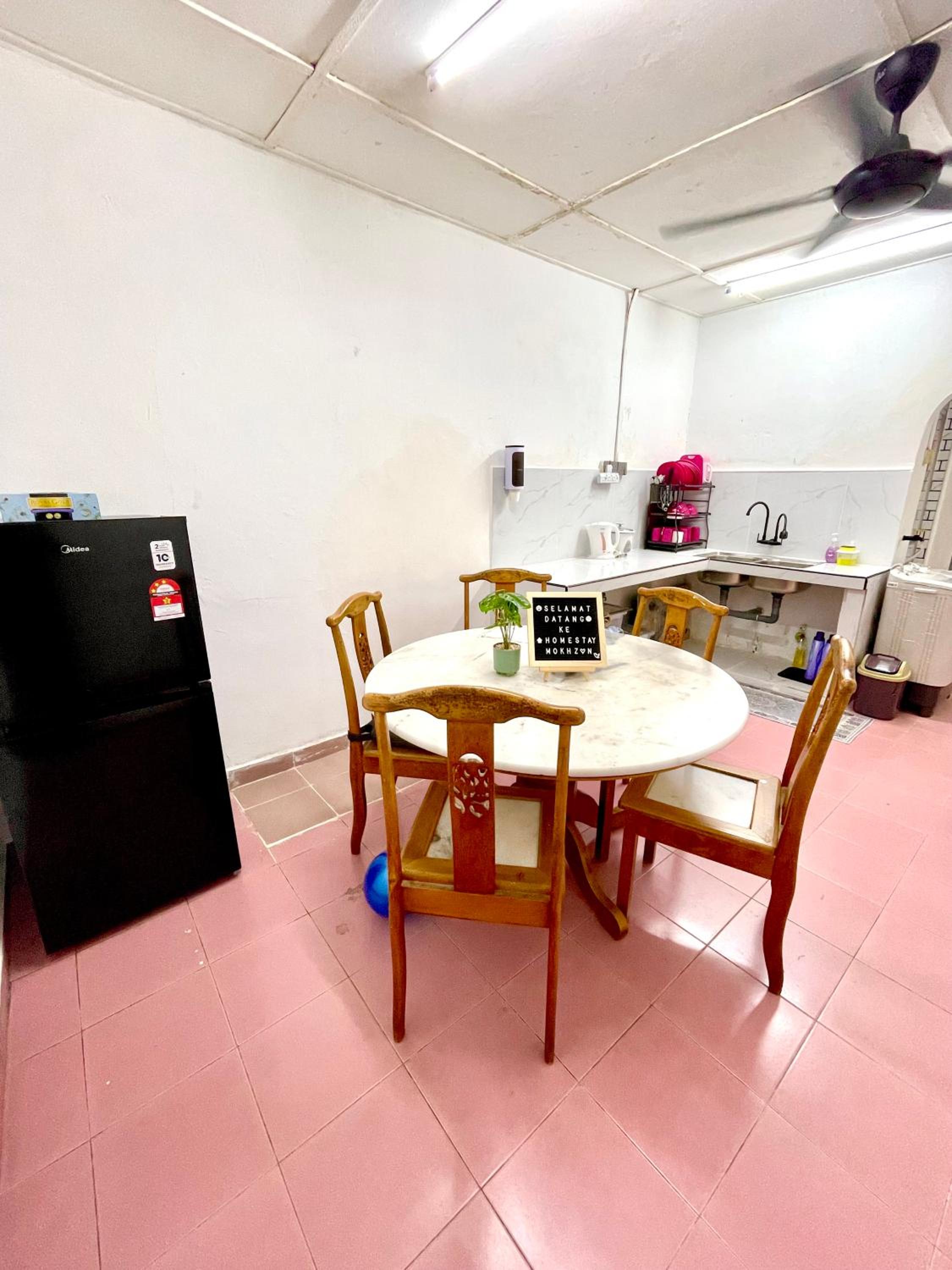 Home in Sepang, Homestay Mokhzan