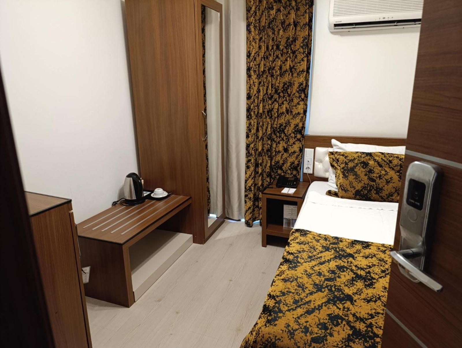 The Corner Park Hotel - Image 17