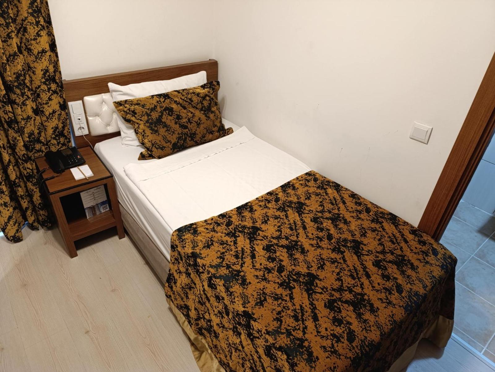 The Corner Park Hotel - Image 19