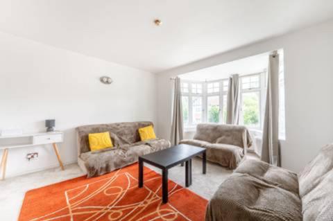 Modern Spacious 4-Bed House