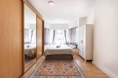 Modern Spacious 4-Bed House