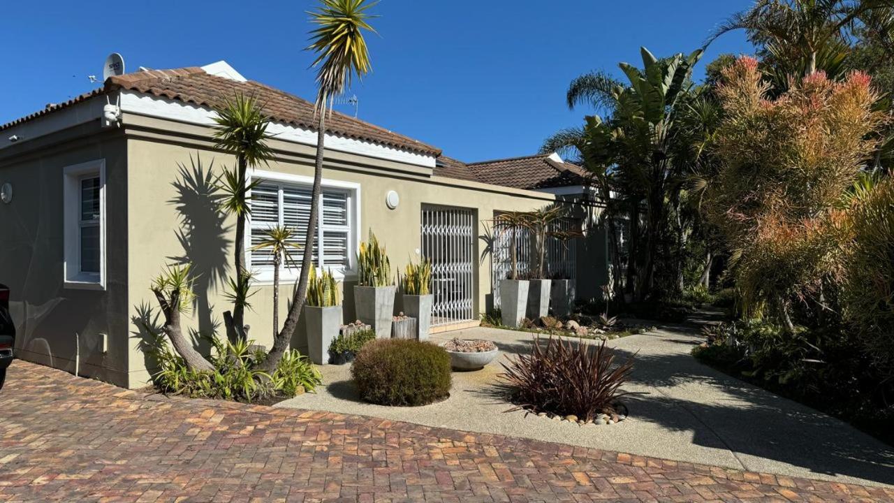Plett57 - Self Catering - Room No1 - Image 2