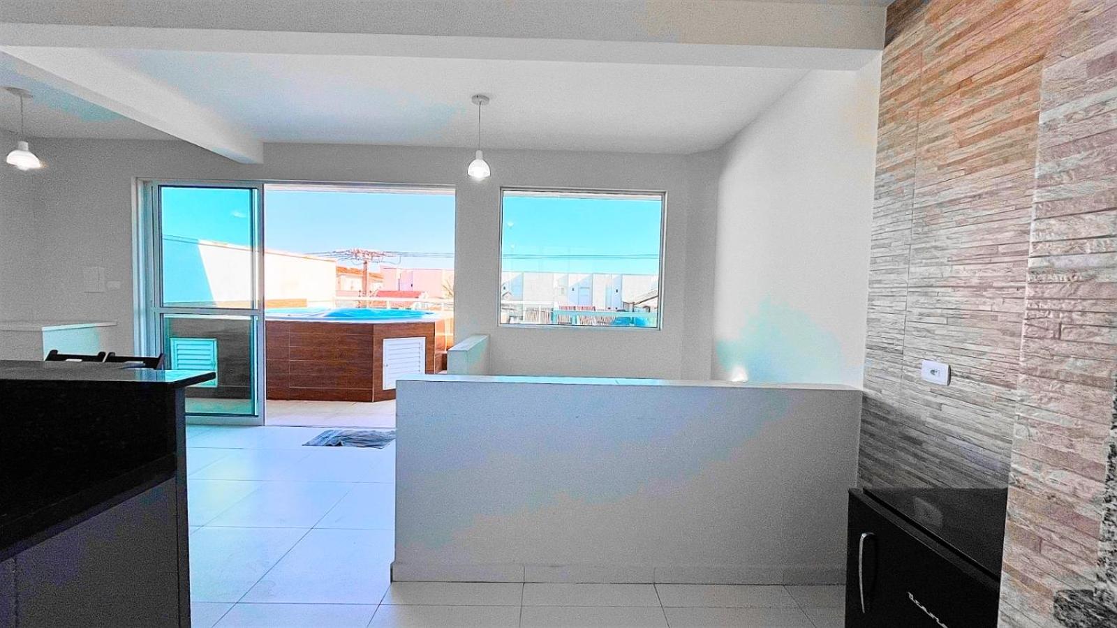 Triplex com piscina 150m do mar