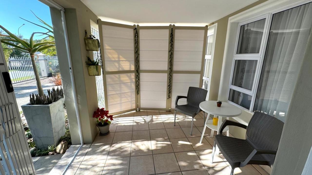 Plett57 - Self Catering - Room No2 - Image 4