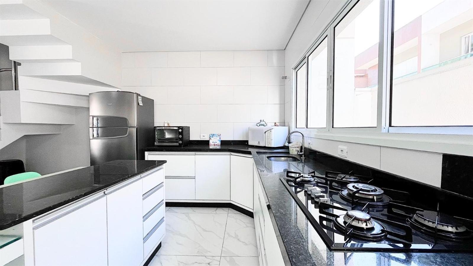Triplex com piscina 150m do mar