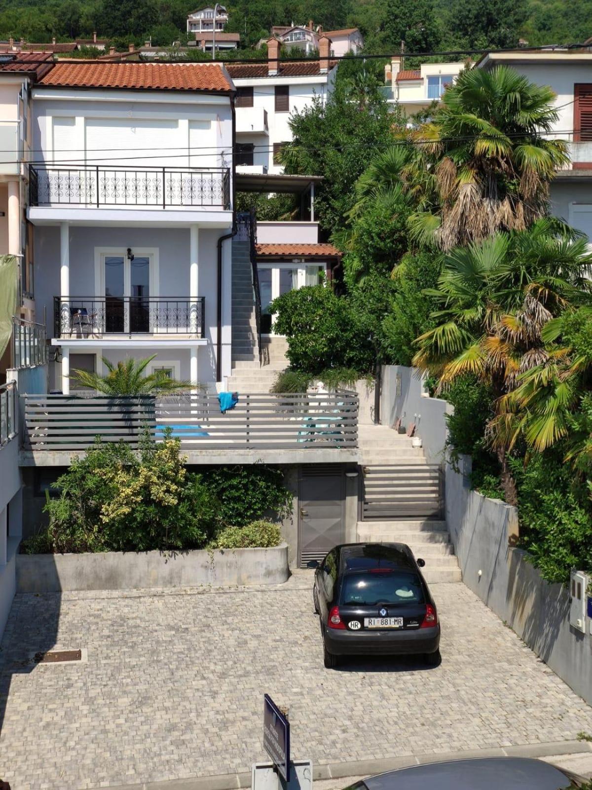 Studio Apartment Oscar view 3
