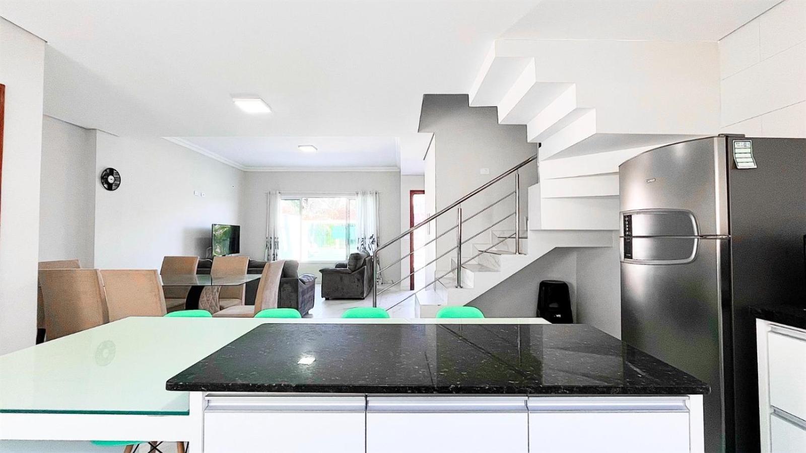 Triplex com piscina 150m do mar