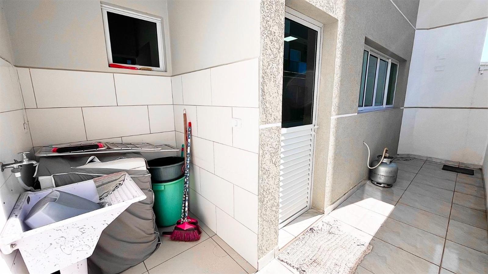 Triplex com piscina 150m do mar