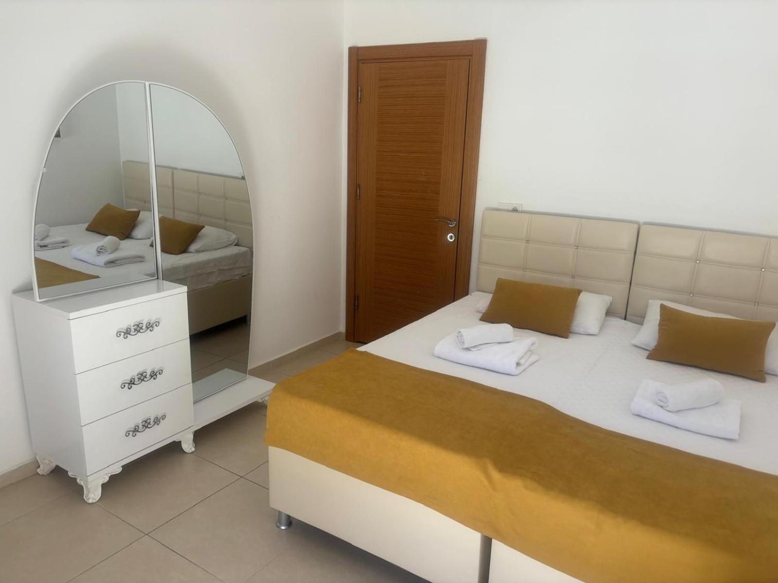 Charming 3-Bedroom Home with Private Pool for Rent view 4