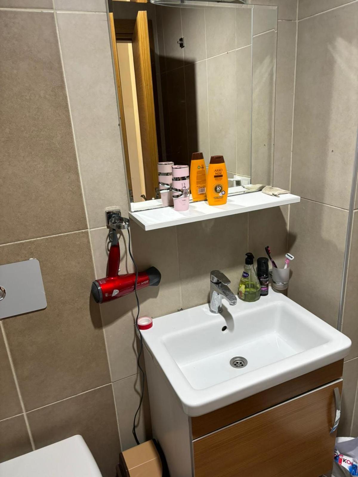 Charming 3-Bedroom Home with Private Pool for Rent view 5