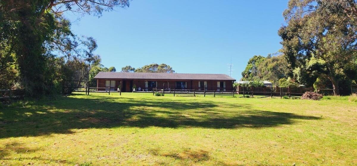 The Timboon Villa - 5 bedroom home