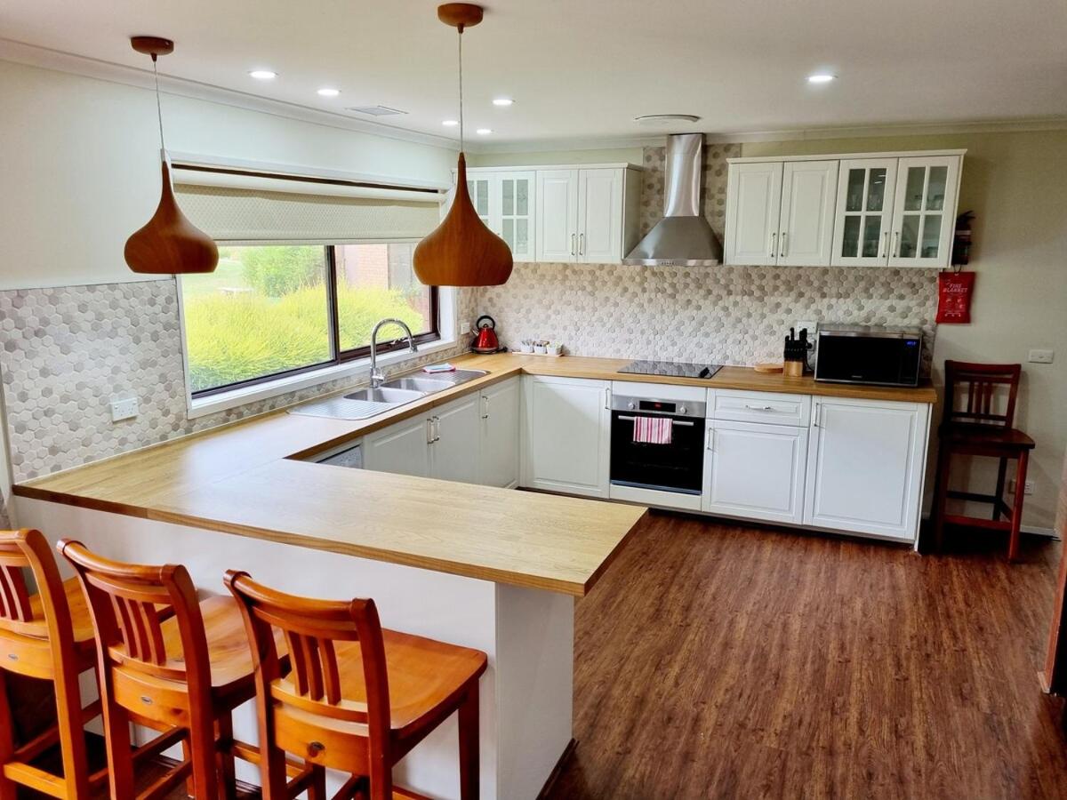 The Timboon Villa - 5 bedroom home
