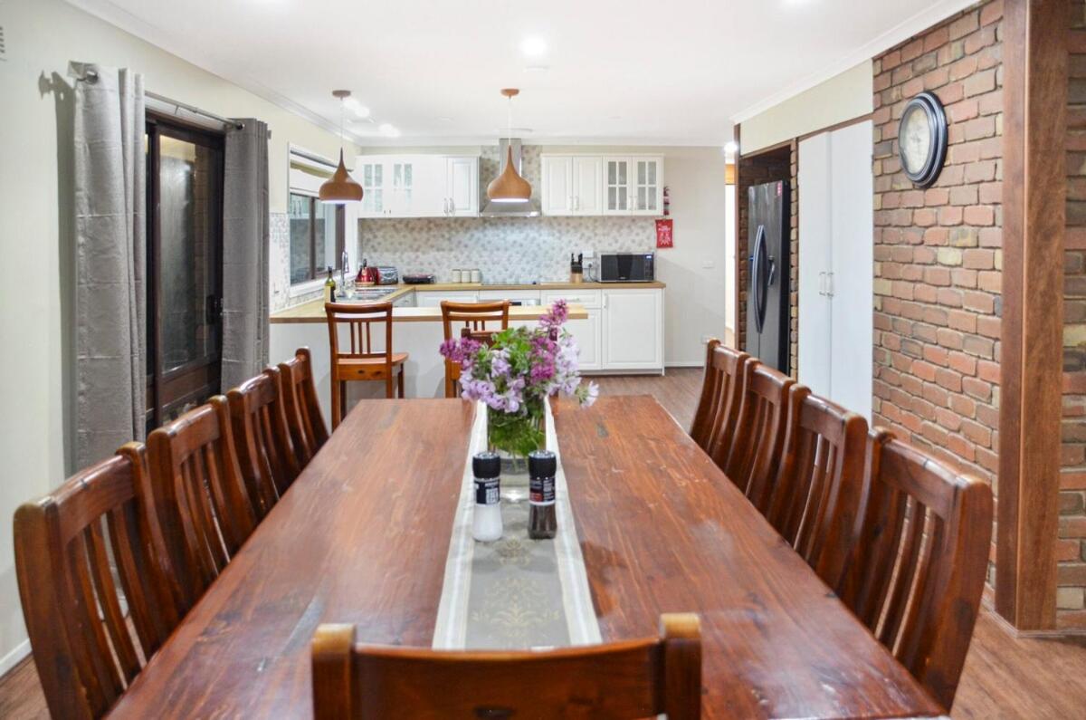 The Timboon Villa - 5 bedroom home