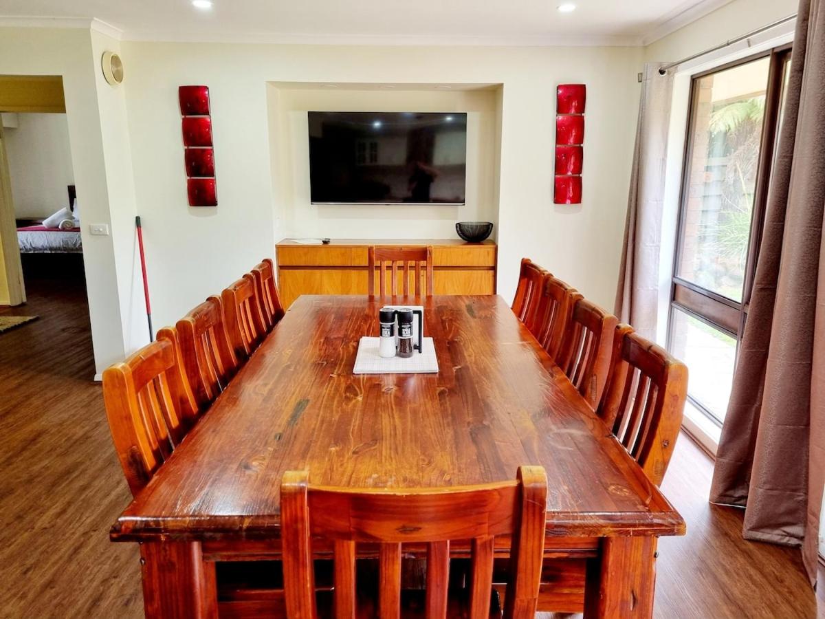 The Timboon Villa - 5 bedroom home