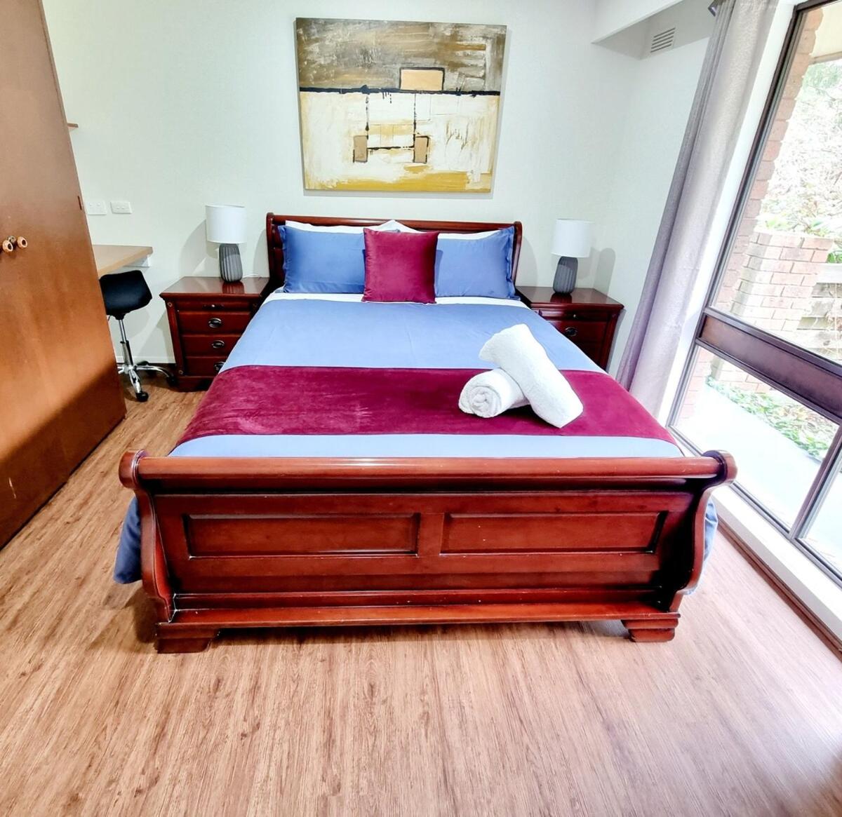 The Timboon Villa - 5 bedroom home